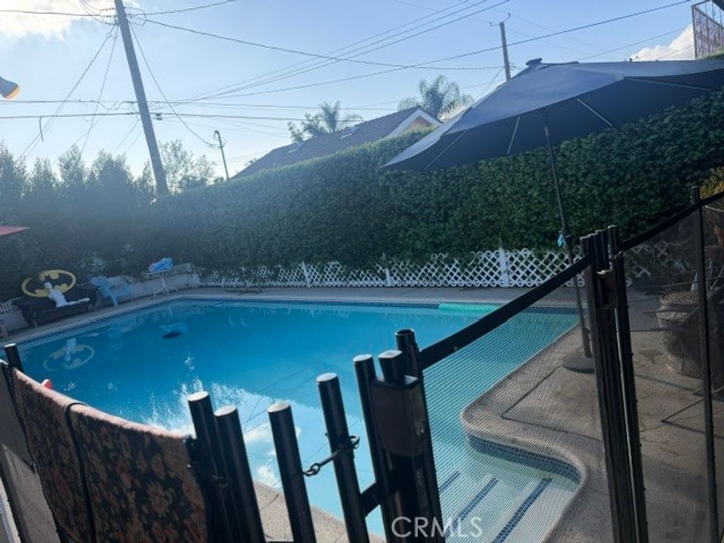 1122 N Beachwood, Burbank, CA 91506 — photo 5