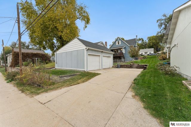 2134 S 35th Street, Omaha, NE 68105