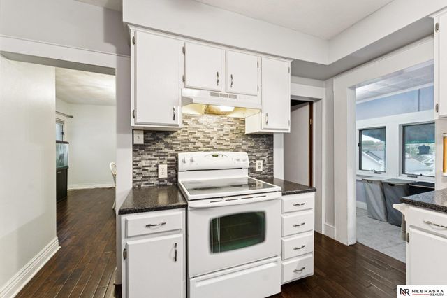 2134 S 35th Street, Omaha, NE 68105