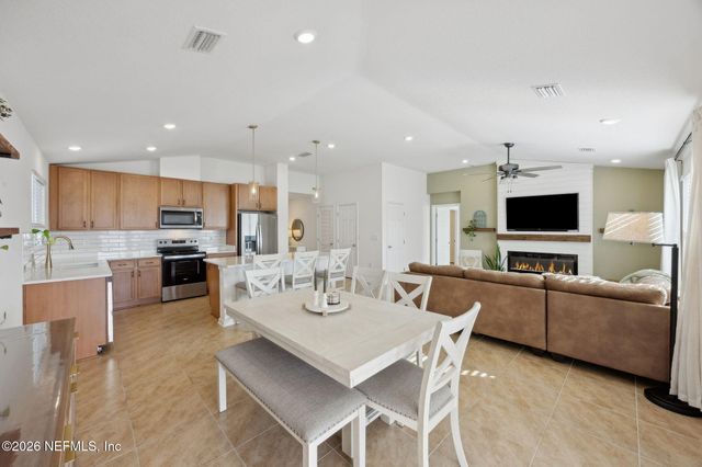 887 PANTHER LAKE Parkway, Jacksonville, FL 32221