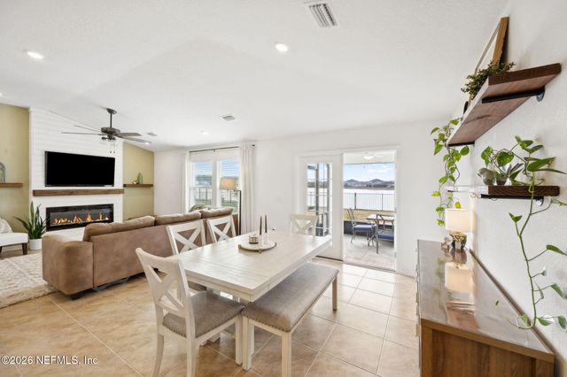 887 PANTHER LAKE Parkway, Jacksonville, FL 32221