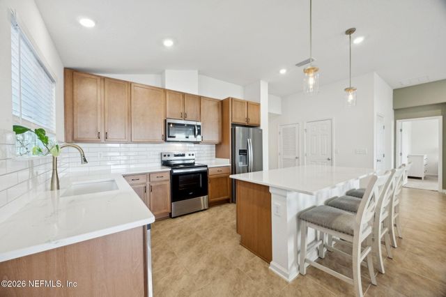 887 PANTHER LAKE Parkway, Jacksonville, FL 32221