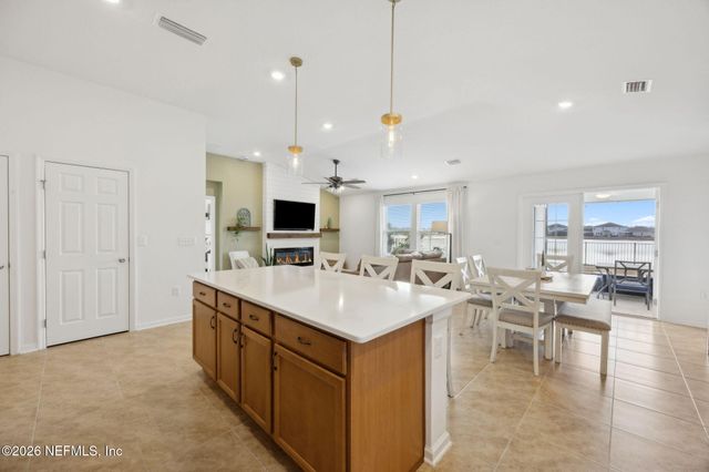 887 PANTHER LAKE Parkway, Jacksonville, FL 32221