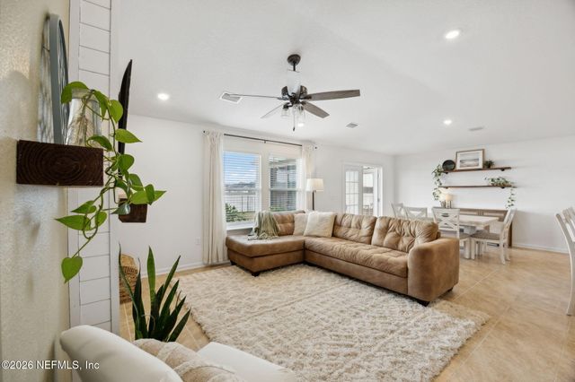 887 PANTHER LAKE Parkway, Jacksonville, FL 32221