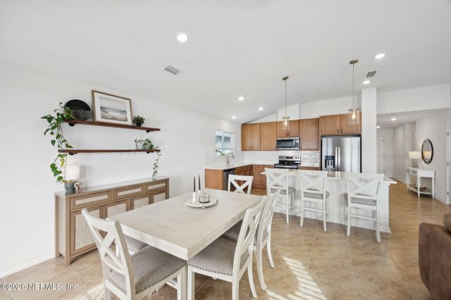 887 PANTHER LAKE Parkway, Jacksonville, FL 32221