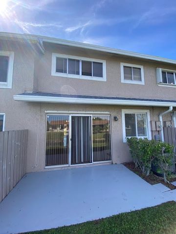 2217 W Discovery Cir Circle W, Deerfield Beach, FL 33442
