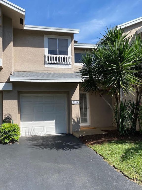 2217 W Discovery Cir Circle W, Deerfield Beach, FL 33442