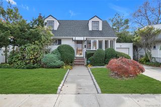 34 Heath Place, Hempstead, NY 11550