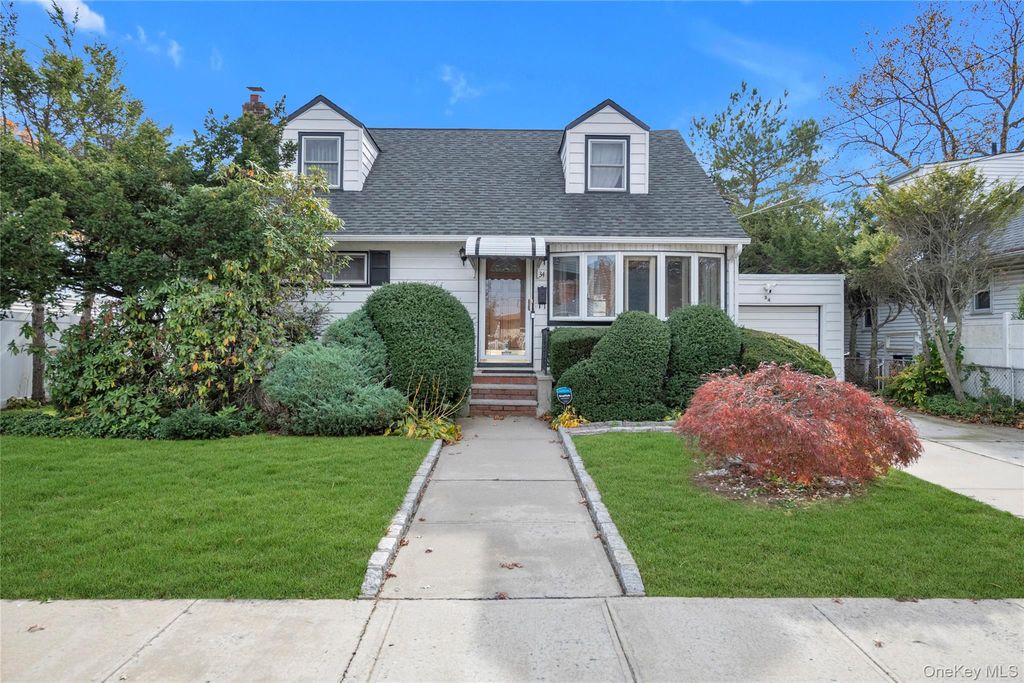 34 Heath Place, Hempstead, NY 11550