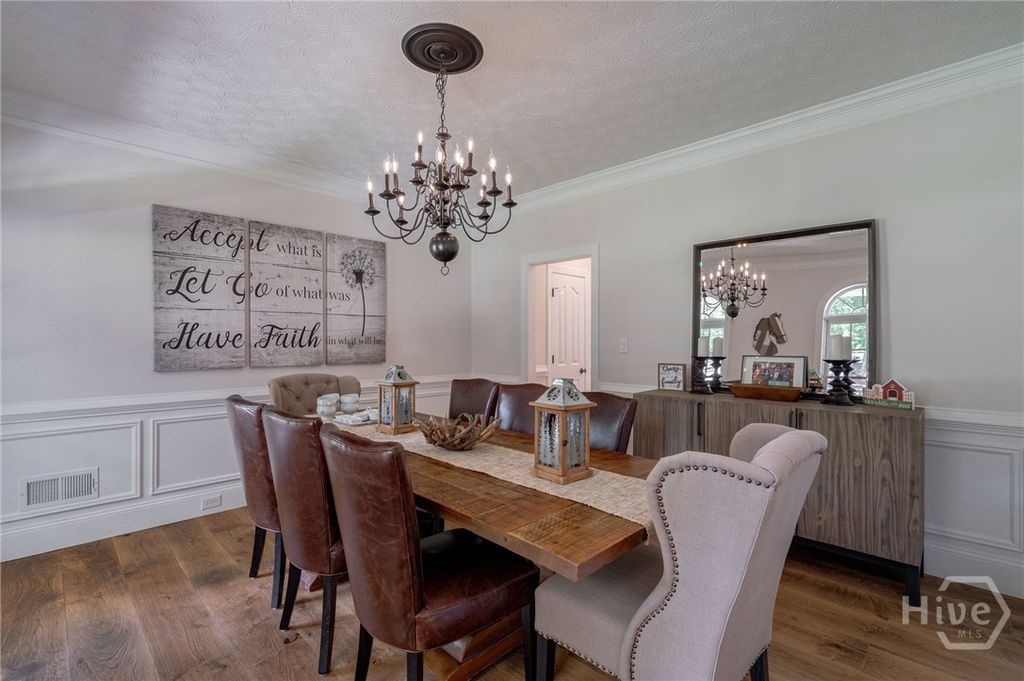 Image 10 of property listing at 2391 Rabbit Farm Circle, Loganville, GA 30052