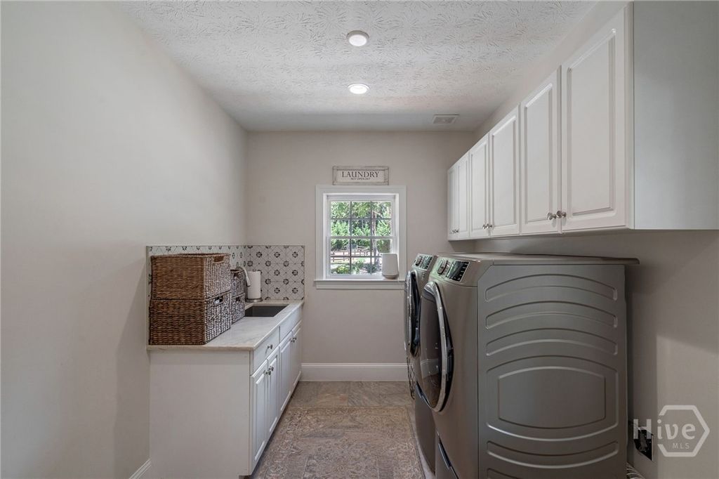 Image 31 of property listing at 2391 Rabbit Farm Circle, Loganville, GA 30052