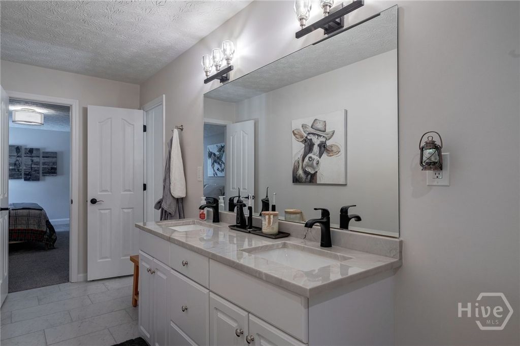 Image 41 of property listing at 2391 Rabbit Farm Circle, Loganville, GA 30052