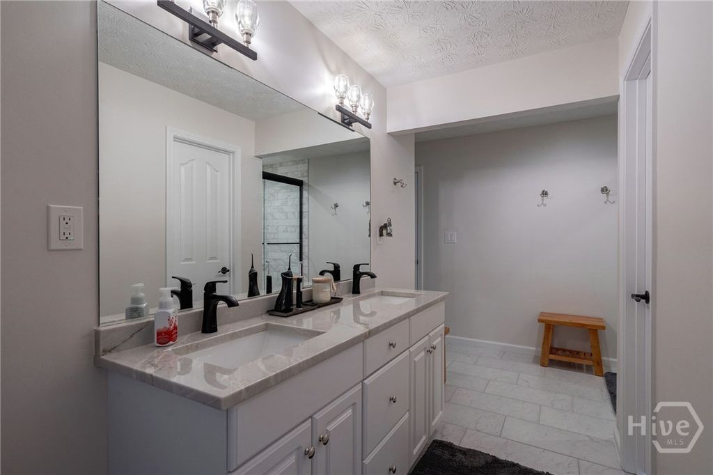 Image 42 of property listing at 2391 Rabbit Farm Circle, Loganville, GA 30052