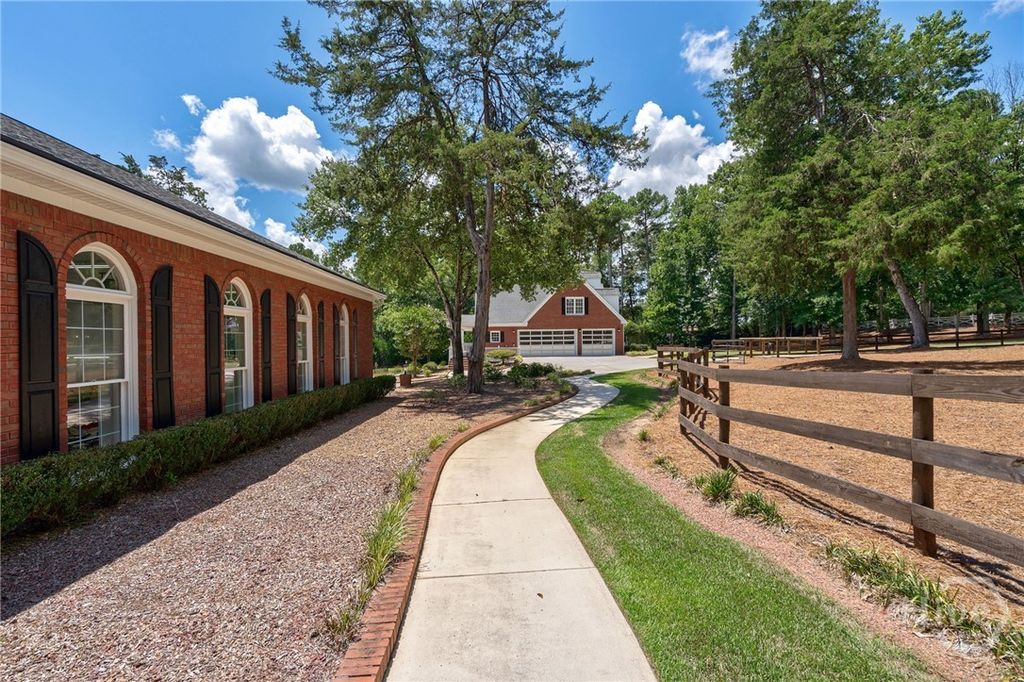 Image 72 of property listing at 2391 Rabbit Farm Circle, Loganville, GA 30052