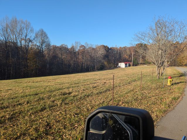 1423 Pack Rd, White Bluff, TN 37187