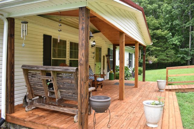 1423 Pack Rd, White Bluff, TN 37187