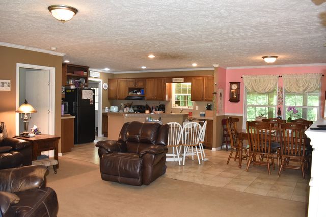 1423 Pack Rd, White Bluff, TN 37187