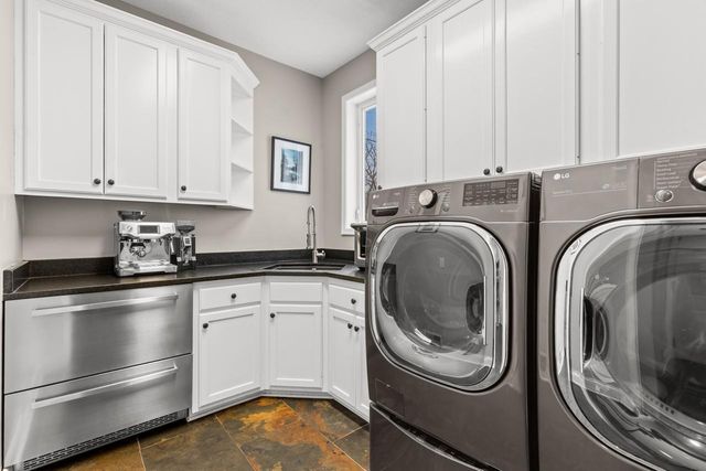 4251 Manor Court Road, Minnetonka, MN 55345