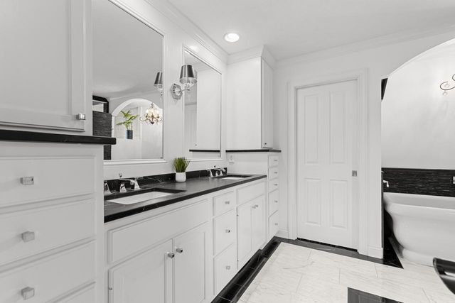 4251 Manor Court Road, Minnetonka, MN 55345