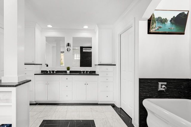 4251 Manor Court Road, Minnetonka, MN 55345