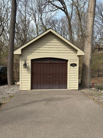 4251 Manor Court Road, Minnetonka, MN 55345