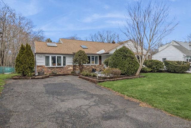 15 Walnut Street, Centereach, NY 11720