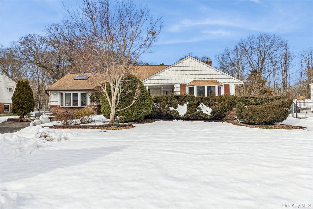 15 Walnut Street, Centereach, NY 11720