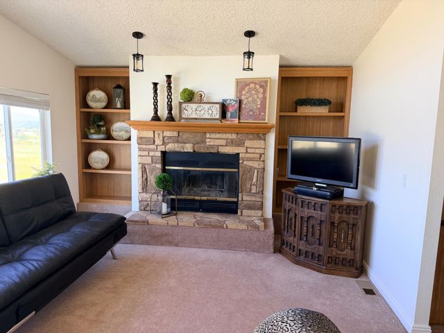 9570 Banderilla Dr, La Grange, CA 95329