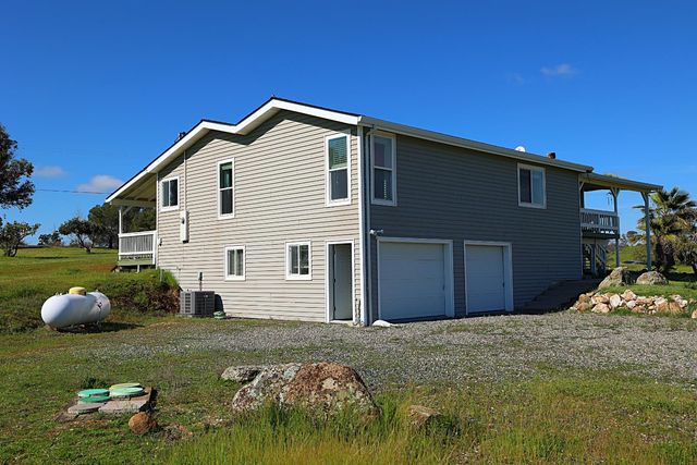 9570 Banderilla Dr, La Grange, CA 95329