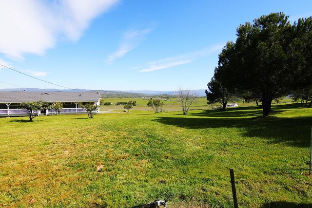 9570 Banderilla Dr, La Grange, CA 95329