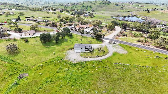 9570 Banderilla Dr, La Grange, CA 95329