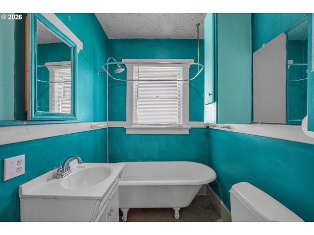 3915 N Montana Ave, Portland, OR 97227