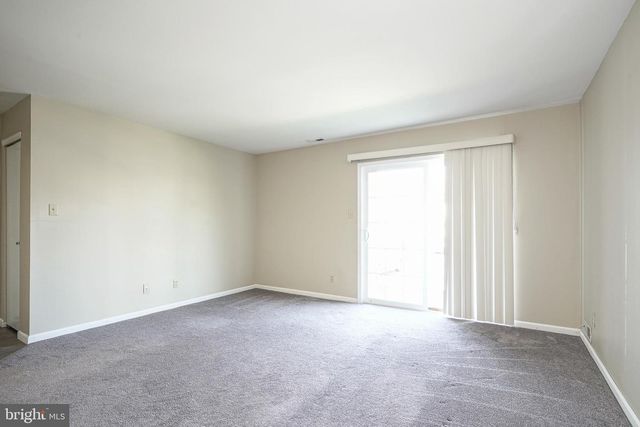 2107-A SEDGEFIELD DR, Mount Laurel, NJ 08054