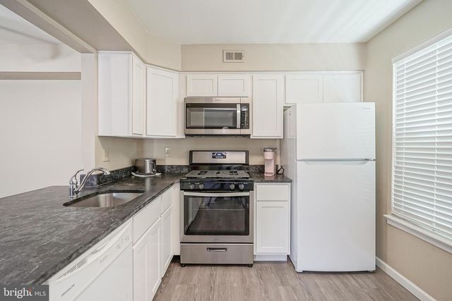 2107-A SEDGEFIELD DR, Mount Laurel, NJ 08054