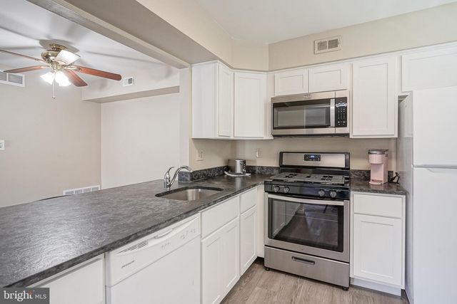 2107-A SEDGEFIELD DR, Mount Laurel, NJ 08054