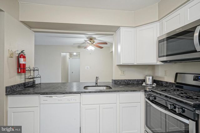 2107-A SEDGEFIELD DR, Mount Laurel, NJ 08054