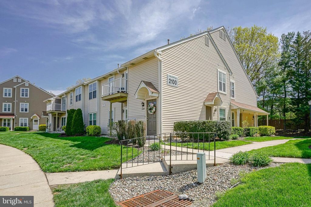 2107-A SEDGEFIELD DR, Mount Laurel, NJ 08054