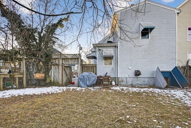 12 Reynolds St, New Bedford, MA 02740