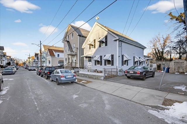 12 Reynolds St, New Bedford, MA 02740