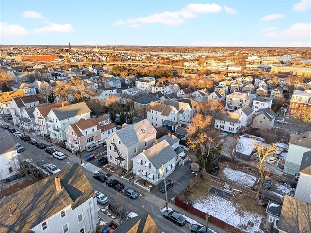 12 Reynolds St, New Bedford, MA 02740