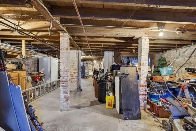 12 Reynolds St, New Bedford, MA 02740