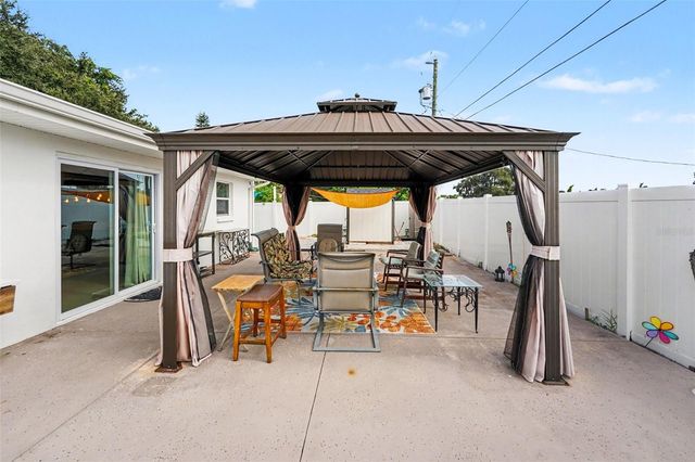 8911 113TH STREET, Seminole, FL 33772