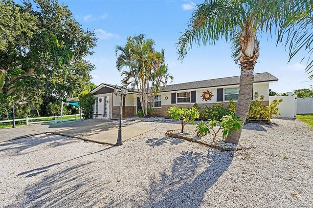 8911 113TH STREET, Seminole, FL 33772