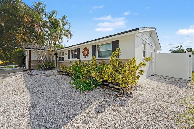 8911 113TH STREET, Seminole, FL 33772