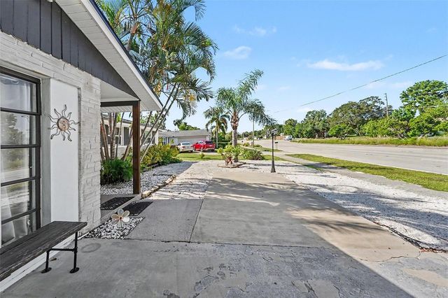 8911 113TH STREET, Seminole, FL 33772