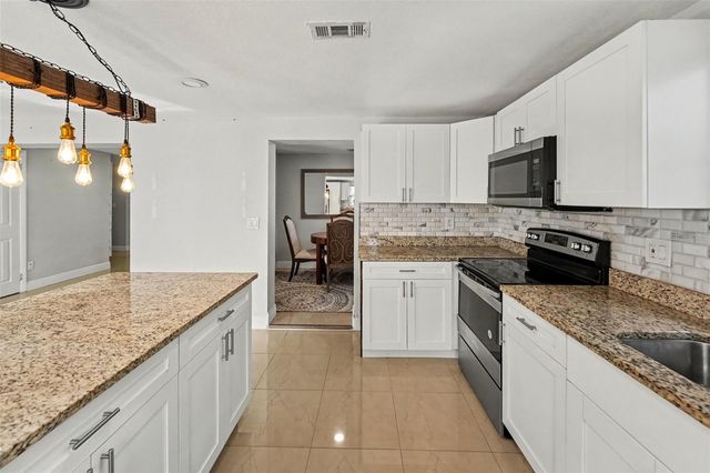 8911 113TH STREET, Seminole, FL 33772