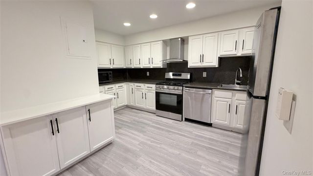 8371 116th Street 5A, Kew Gardens, NY 11418