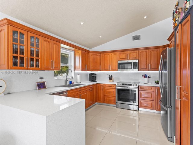 20550 NW 7th St, Pembroke Pines, FL 33029