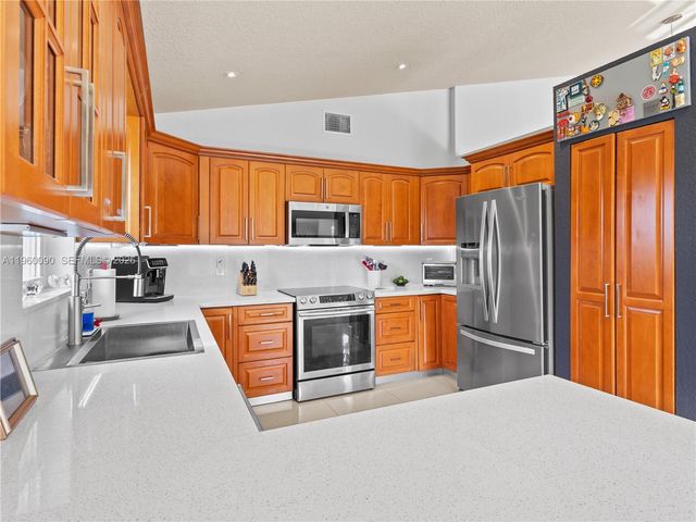 20550 NW 7th St, Pembroke Pines, FL 33029