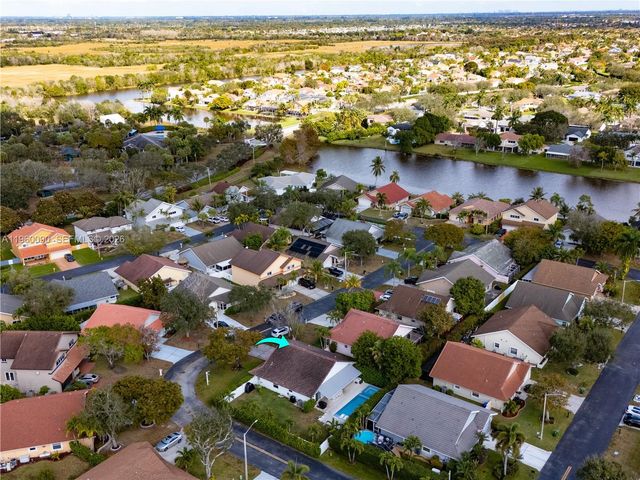 20550 NW 7th St, Pembroke Pines, FL 33029